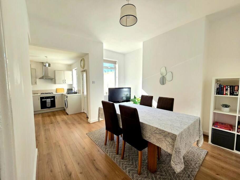 Entire House, Waterloo, Free Street Parking Βίλα Εξωτερικό φωτογραφία